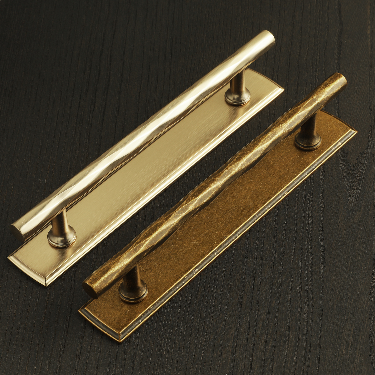 Goo-Ki  Antique Brass Rhombus  - Furniture Hardware With Backplate recensione e prezzo