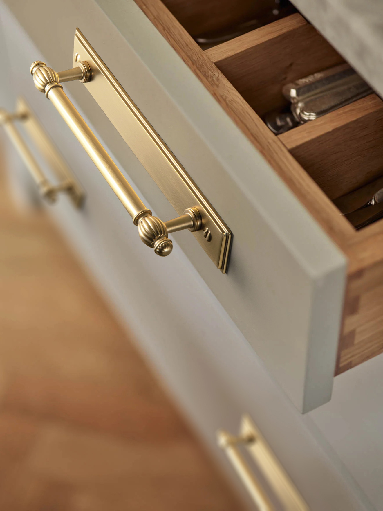 Goo-Ki Antique Brass Cabinet D - Furniture Hardware With Backplate recensione e prezzo